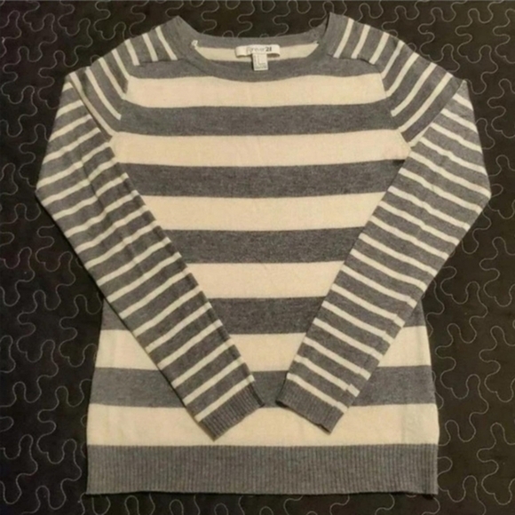 Forever 21‎ Women's Fall Striped Sweater. Gray & White Size Small - Picture 2 of 4